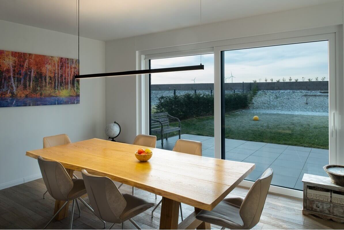 długa lampa led nad stół